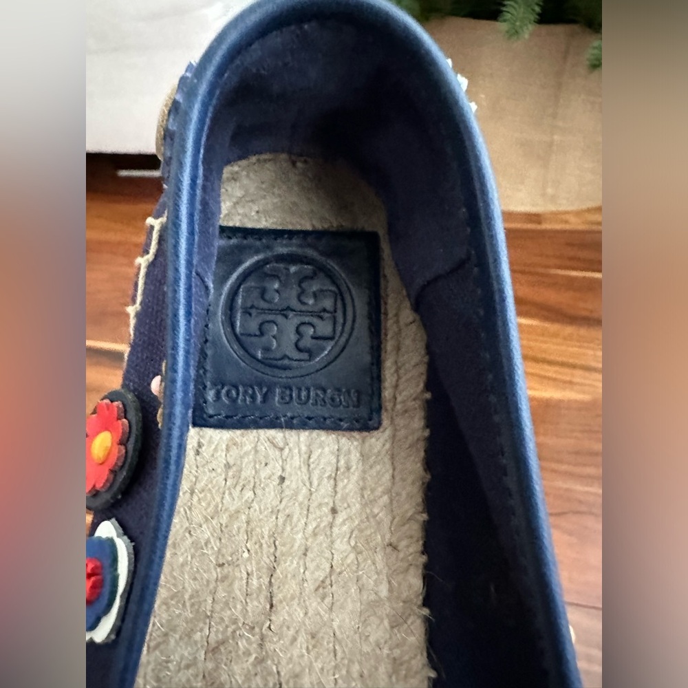 TORY BURCH MARGUERITE NAVY CANVAS ESPADRILLES WITH FLOWER APPLIQUÉS SIZE 6 - Picture 4 of 8